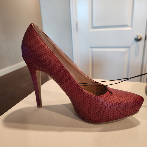 BCBGeneration Heels - Picture 1 of 6